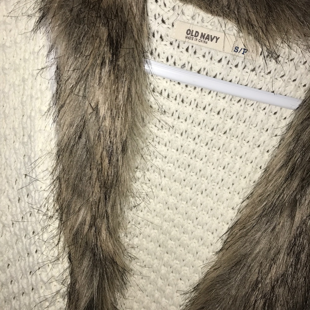 Knit Vest with Faux Fur - Picture 3 of 4